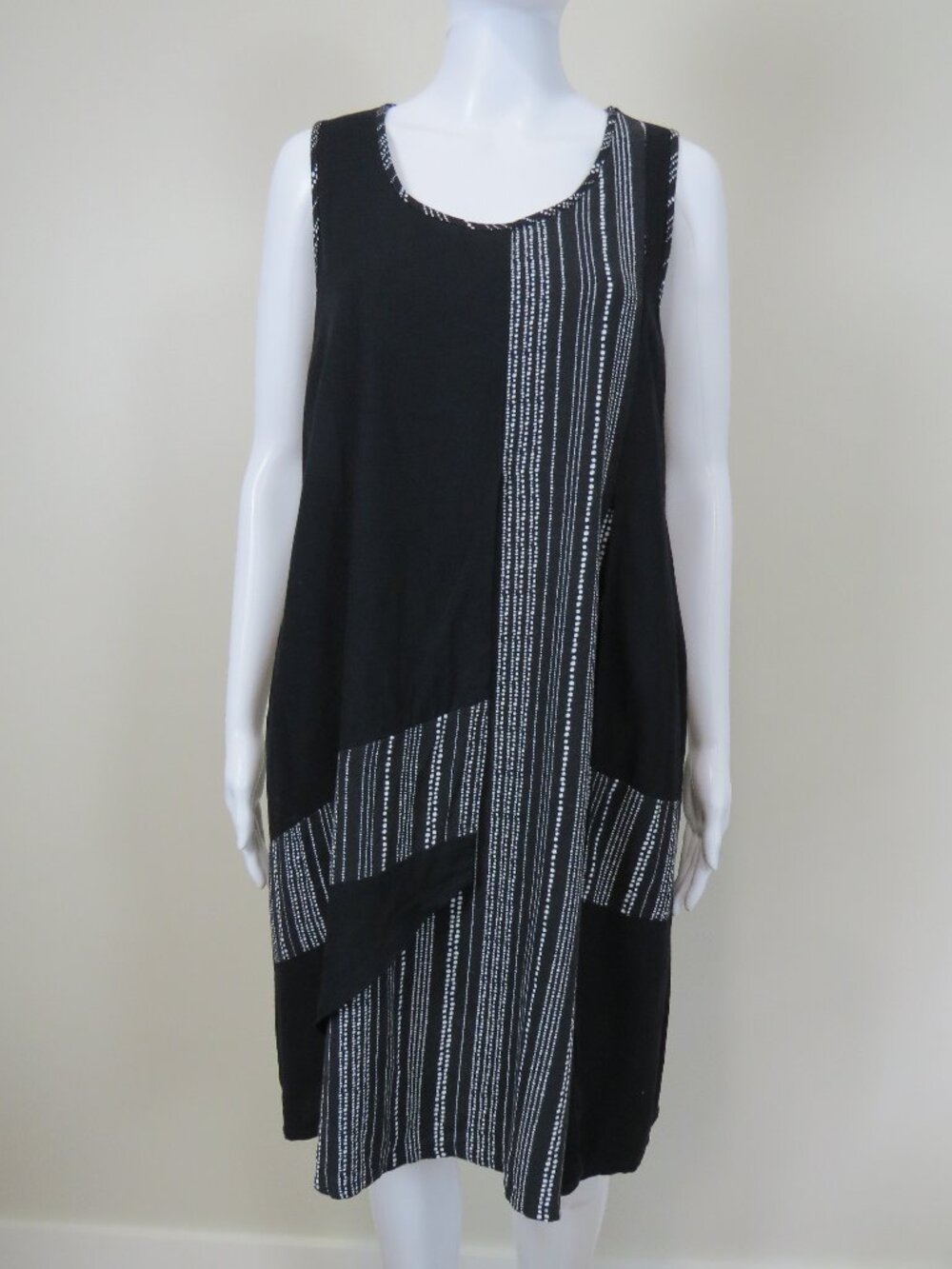 Compli K Shift Dress SIZE Medium Black White Layered Linen Pockets Artsy